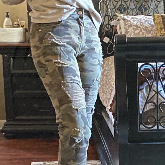 Zara Denim - Green Camo Distressed Relaxed-fit Jeans, Size 2 (Zara Denim Collection)